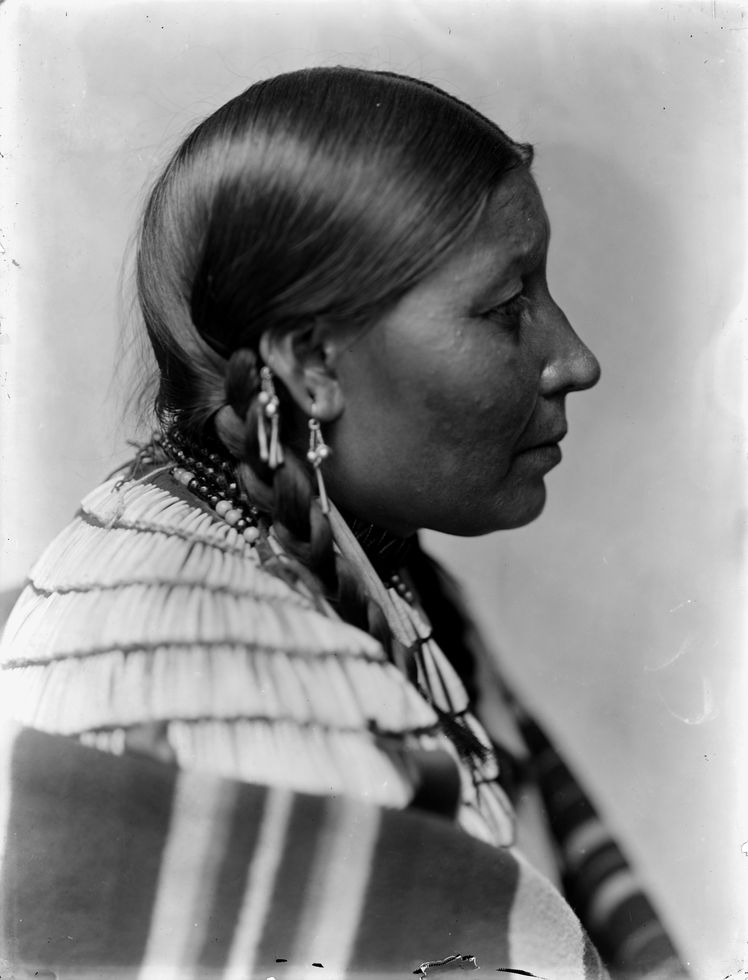 Wife of American Horse, Dakota Sioux by Gertrude Käsebier